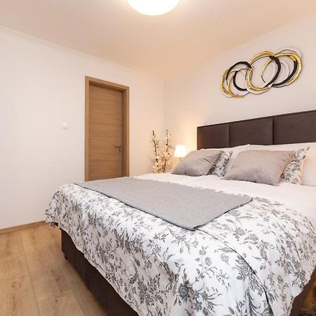 Apartment Miko Sveti Ivan Dobrinjski Eksteriør billede