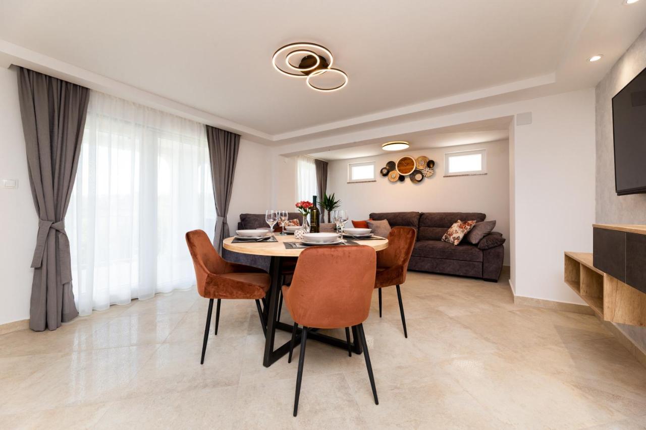 Apartment Miko Sveti Ivan Dobrinjski Eksteriør billede